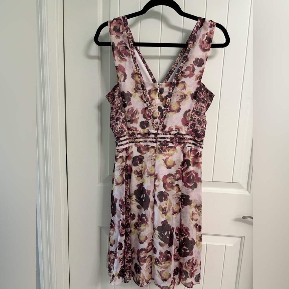 Simply Vera Vera Wang V Neck Floral Chiffon Sleeveless Dress Size M